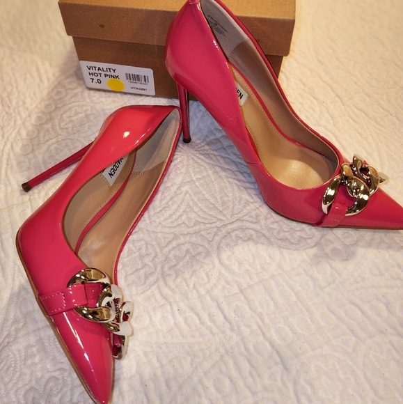 Pink Classy Chainlink Size 7 Heels - Picture 4 of 4